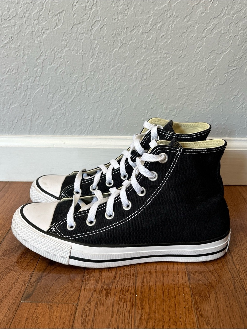 Converse Chuck Taylor Sneakers High Top shoes Women’s Size 8 Black